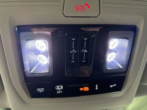 Used 2025 Volkswagen Tiguan SE image 27