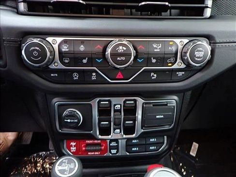 New 2025 Jeep Wrangler Unlimited Rubicon image 18