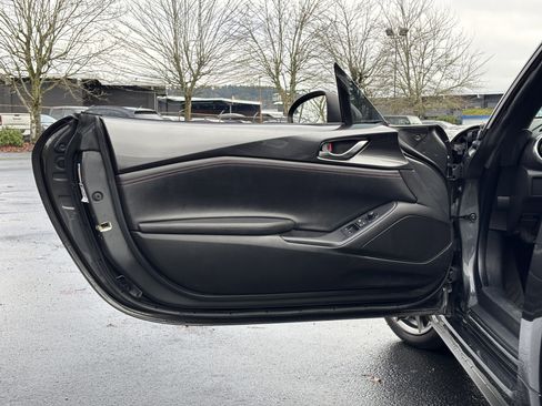 Used 2019 MAZDA MX-5 Miata RF Grand Touring image 19