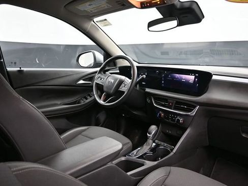 Used 2025 Buick Encore GX Preferred AWD/4WD image 32