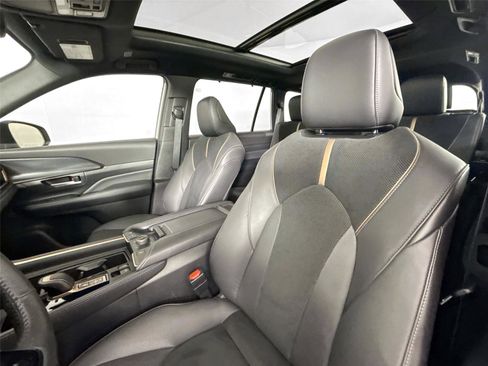 Used 2024 Toyota Grand Highlander AWD Hybrid image 3