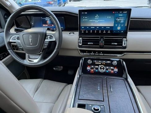 Used 2024 Lincoln Navigator Reserve image 21