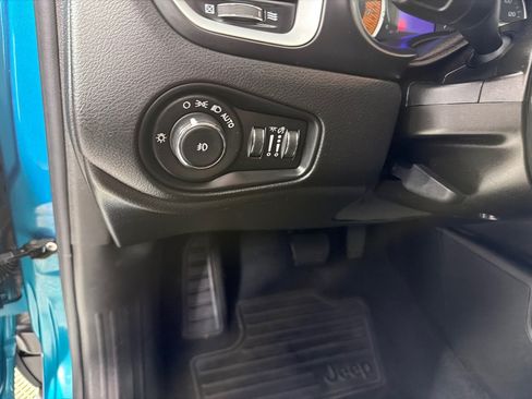 Used 2020 Jeep Renegade Latitude FWD image 11