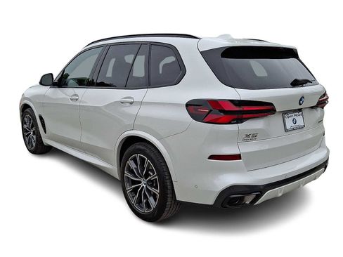 Certified 2024 BMW X5 xDrive40i w/ M Sport Package AWD/4WD image 4
