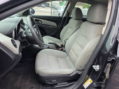 Used 2016 Chevrolet Cruze LT FWD image 9