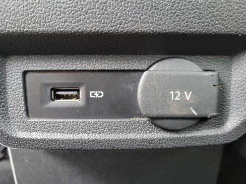 Used 2020 Volkswagen Tiguan SE image 16