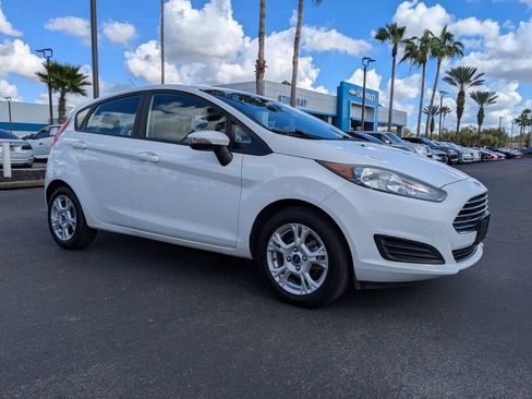 Used 2015 Ford Fiesta SE image 2
