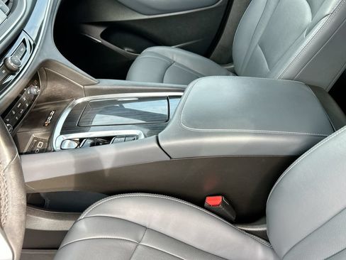 Used 2023 Buick Enclave Essence w/ Experience Buick Package FWD image 28
