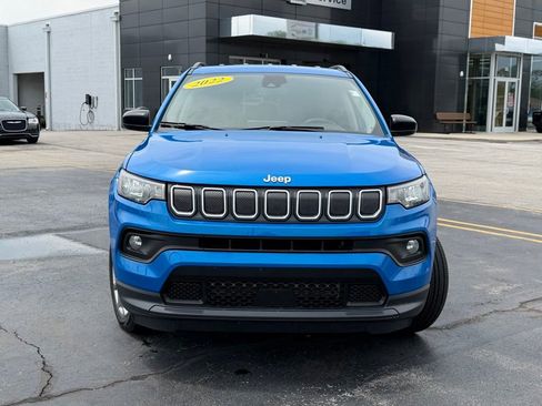 Used 2022 Jeep Compass Latitude AWD/4WD image 2