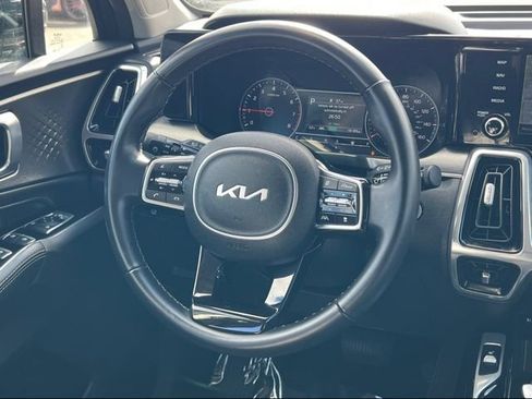 Certified 2022 Kia Sorento SX image 12