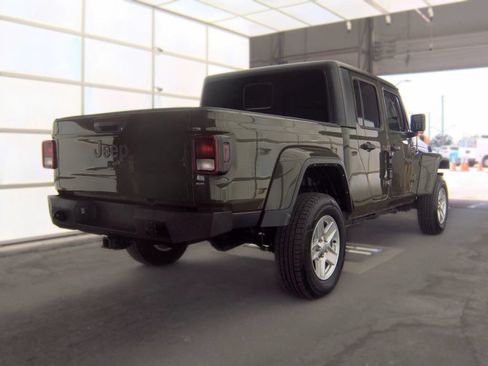 Used 2021 Jeep Gladiator Sport AWD/4WD image 4