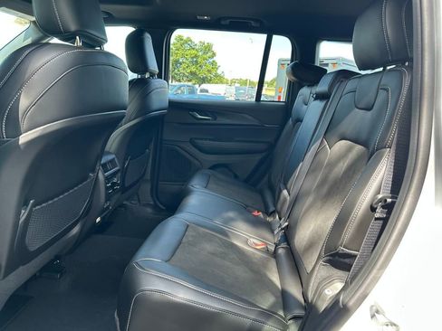 New 2025 Jeep Grand Cherokee Altitude image 25
