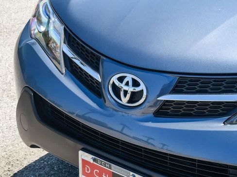 Used 2013 Toyota RAV4 XLE FWD image 5