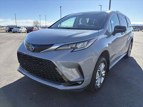 Certified 2023 Toyota Sienna XSE image 1