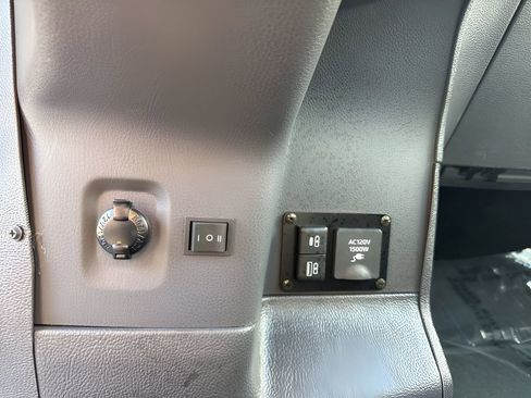 Used 2024 Toyota Sienna XSE w/ XSE Plus Package AWD/4WD image 31