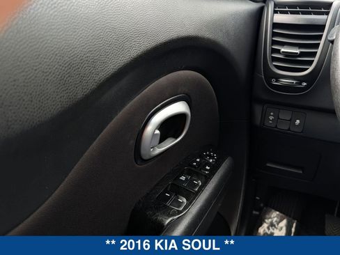 Used 2016 Kia Soul FWD image 23