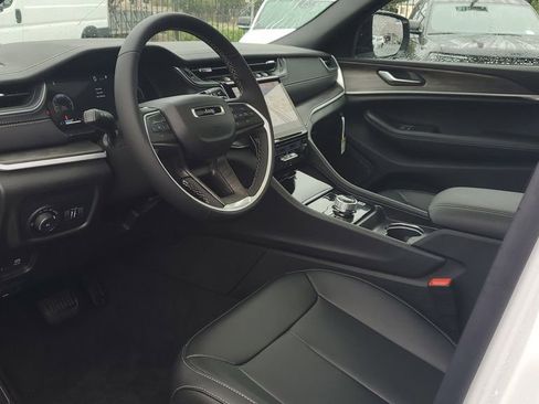 New 2025 Jeep Grand Cherokee Limited image 21