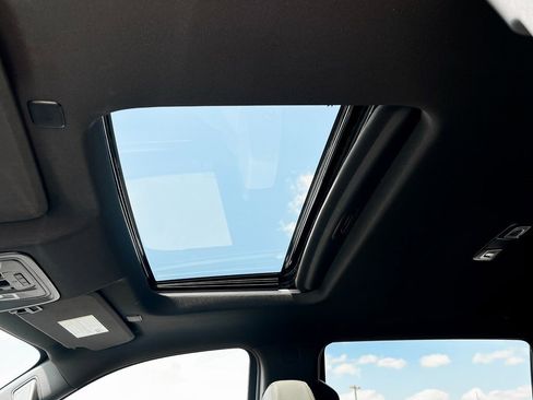 Used 2024 Chevrolet Silverado 2500 ZR2 w/ Technology Package image 7