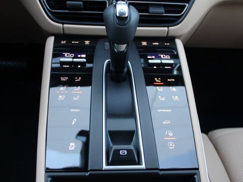 New 2026 Porsche Macan image 25