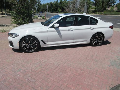 Used 2023 BMW 530i w/ M Sport Package RWD image 3