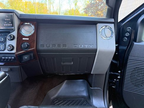 Used 2013 Ford F450 Lariat w/ Lariat Interior Pkg image 34