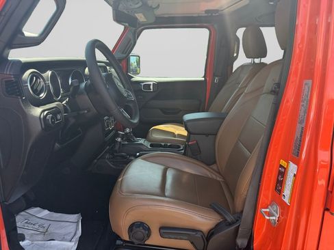 Used 2023 Jeep Wrangler Unlimited Sahara AWD/4WD image 10