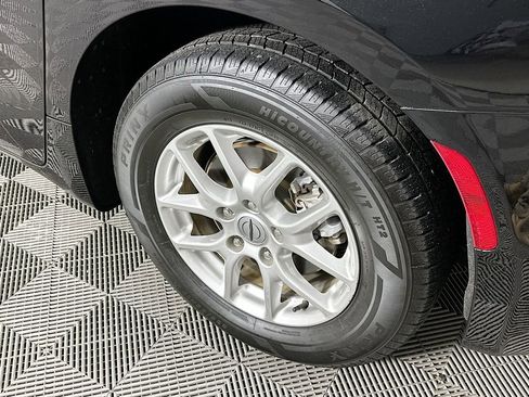 Certified 2024 Chrysler Pacifica Touring-L image 41