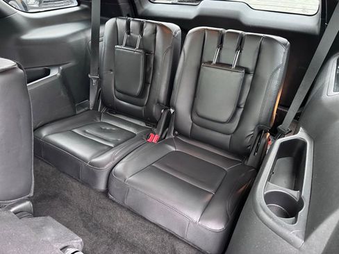 Used 2018 Ford Explorer XLT w/ Equipment Group 202A image 22