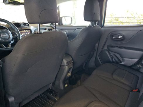 Used 2022 Jeep Renegade Latitude w/ Convenience Group AWD/4WD image 10