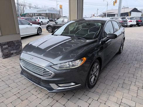 Used 2017 Ford Fusion SE w/ Equipment Group 201A image 14