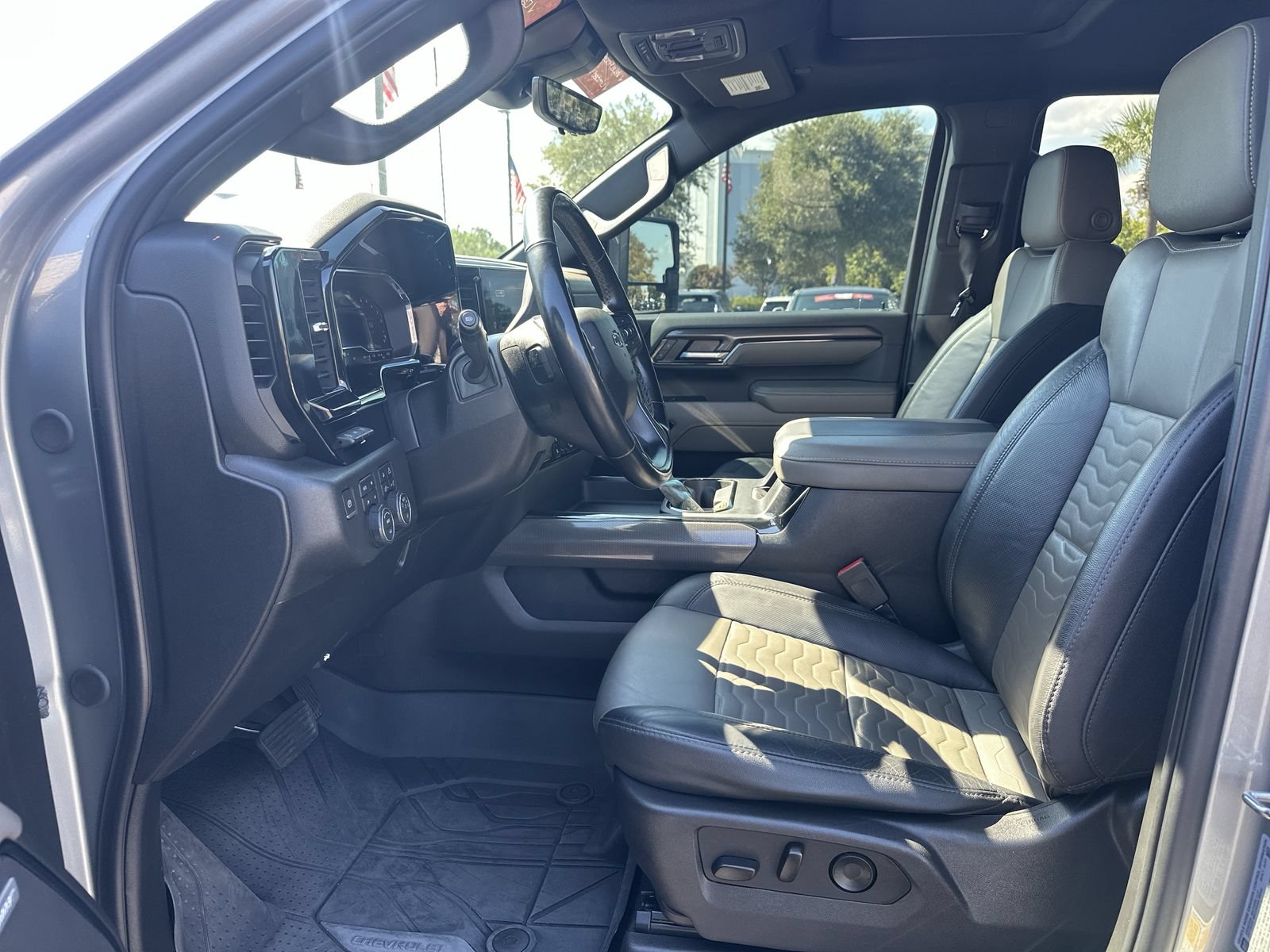 Used 2024 Chevrolet Silverado 2500 ZR2 w/ Technology Package AWD/4WD image 16