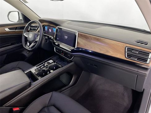 Used 2024 Volkswagen Atlas SE image 30