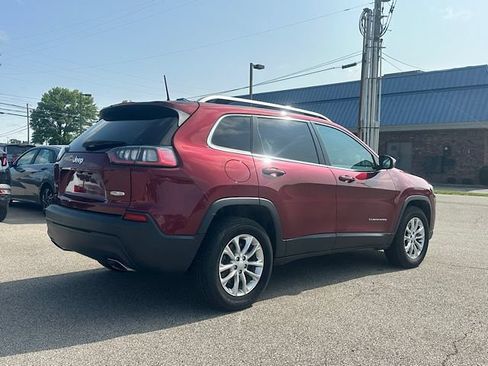 Used 2019 Jeep Cherokee Latitude w/ Cold Weather Group AWD/4WD image 8