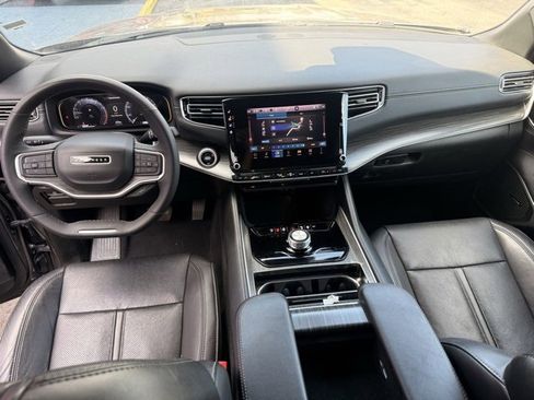 Used 2024 Jeep Wagoneer Series II w/ Flexible Seating Group image 17