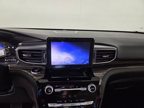 Used 2022 Ford Explorer Limited w/ Equipment Group 301A image 16