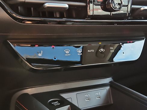 New 2026 Nissan Kicks SR image 15