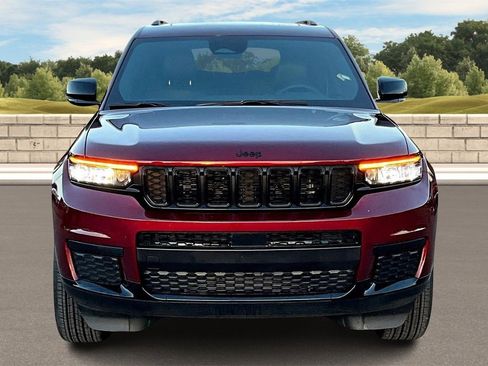 Used 2025 Jeep Grand Cherokee L Altitude image 3
