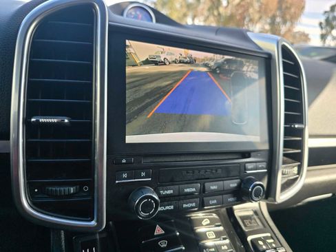 Used 2018 Porsche Cayenne Platinum Edition image 30