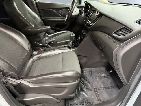 Used 2022 Buick Encore Preferred AWD/4WD image 20