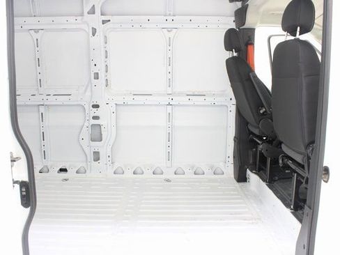 Used 2025 RAM ProMaster 2500 w/ Convenience Group image 17
