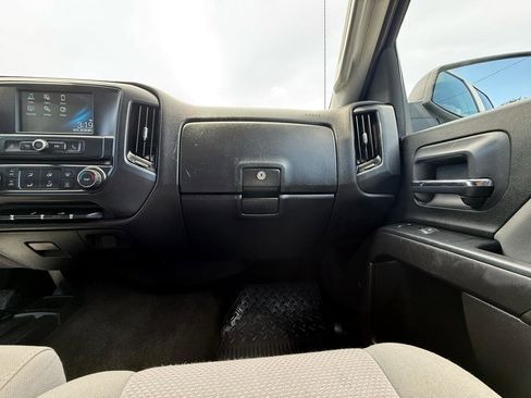 Used 2018 Chevrolet Silverado 1500 Custom w/ Custom Convenience Package image 22