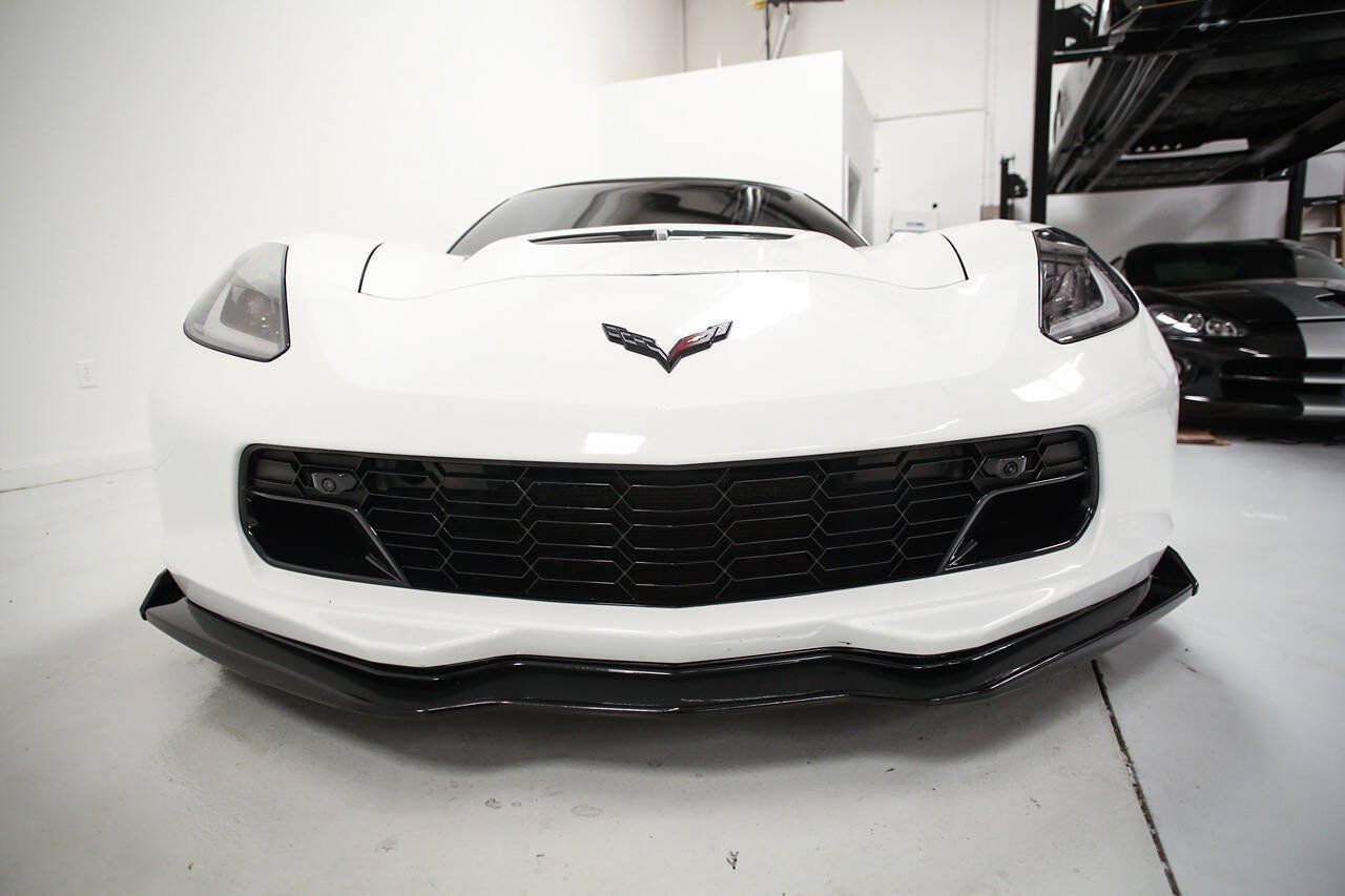 Used 2016 Chevrolet Corvette Z06 w/ 3LZ Preferred Equipment Group RWD image 9