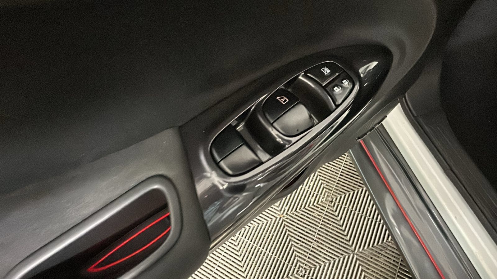 Used 2013 Nissan Juke NISMO AWD/4WD image 13