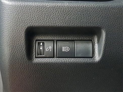 Used 2022 Toyota RAV4 LE image 23