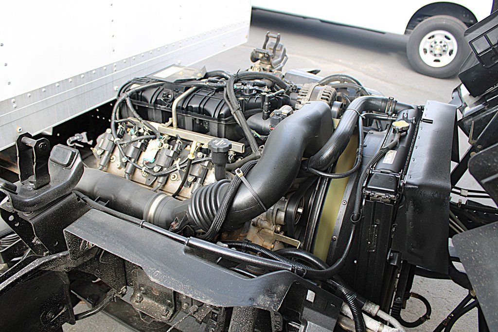 Used 2019 Isuzu NPR RWD image 35