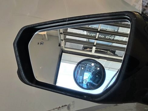 Used 2020 Chevrolet Equinox LT FWD image 30
