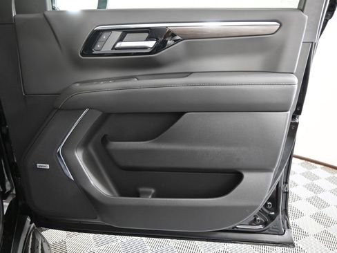 New 2026 Chevrolet Suburban Premier image 13