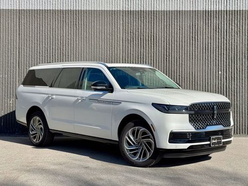 New 2025 Lincoln Navigator L Reserve image 8