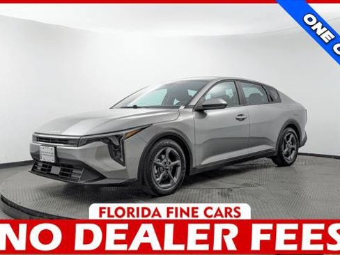 Used 2025 Kia K4 FWD image 1