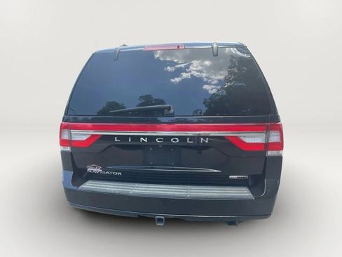 Used 2015 Lincoln Navigator 2WD image 6